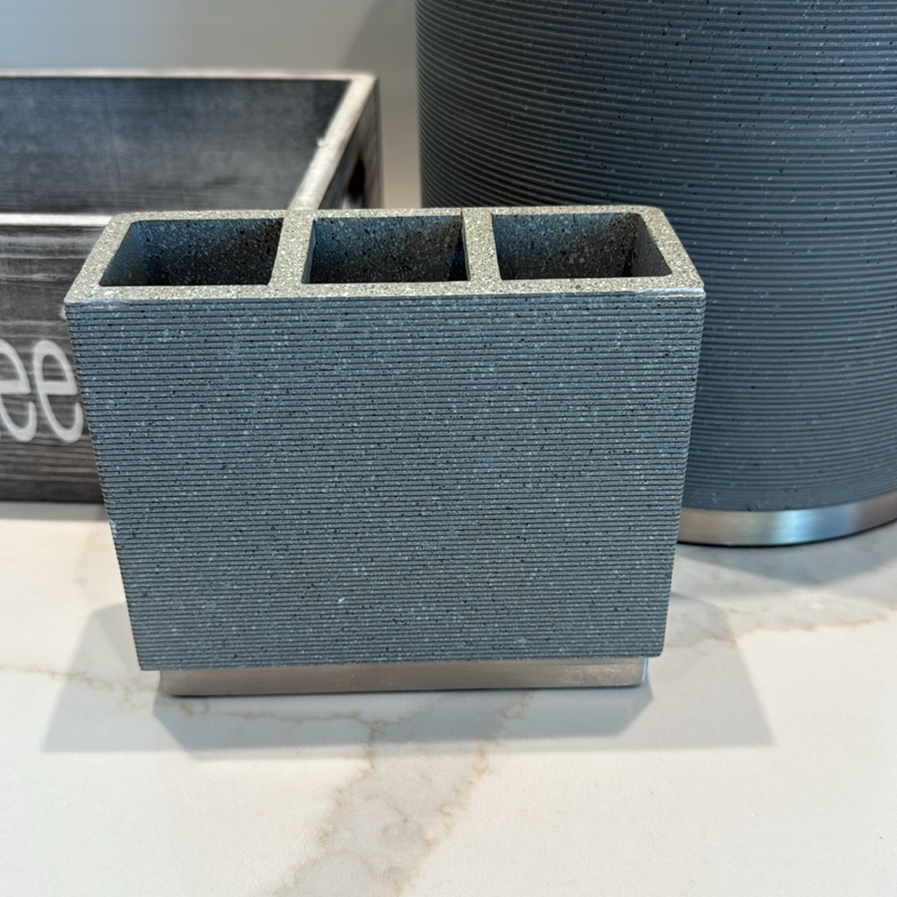Gray Bathroom Accessory Set - Picture 3 of 6